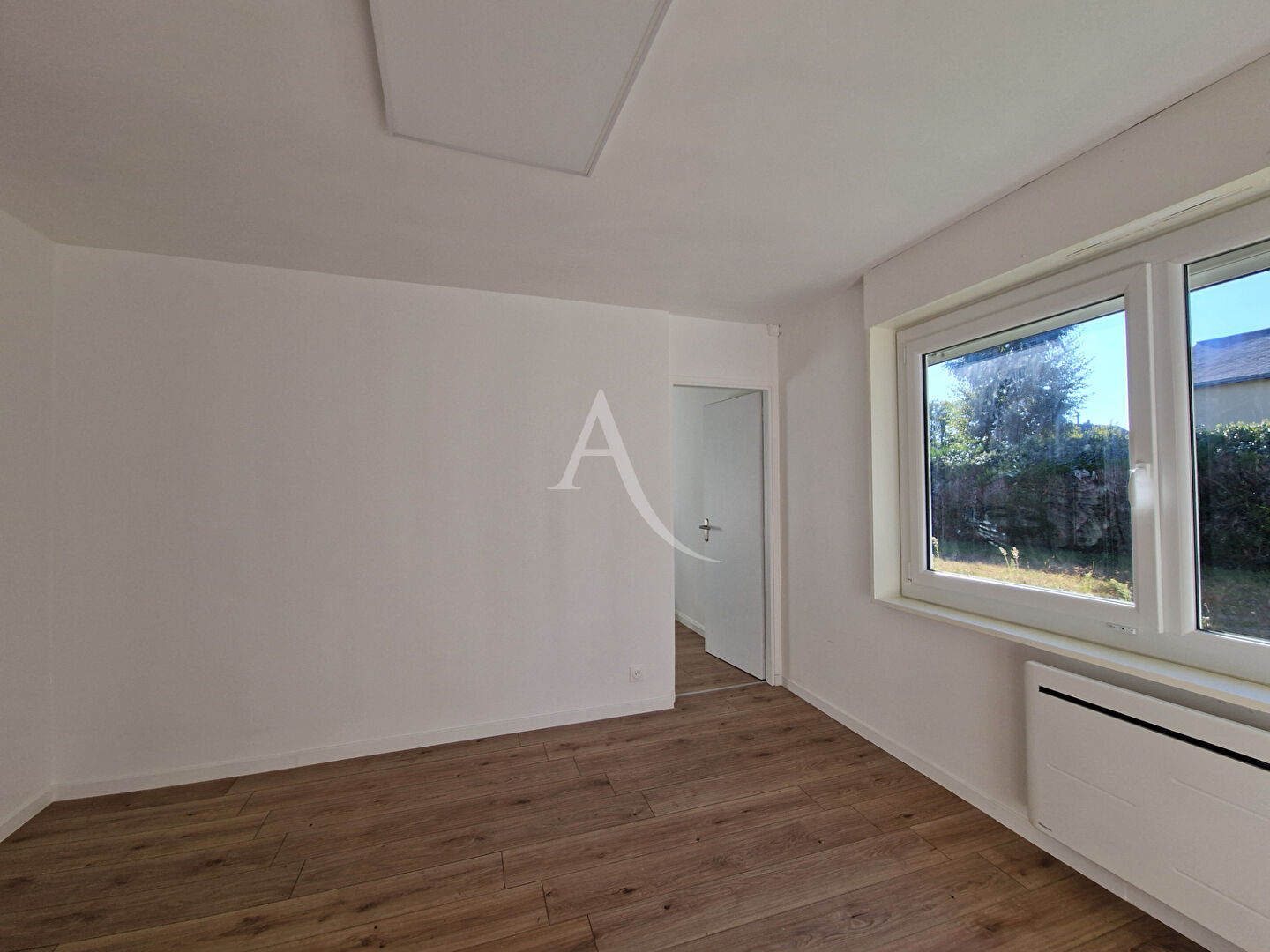 Photo A LOUER LOCAL DE PLAIN PIED proche d'un pôle petite enfance, idéal profession médicale,  paramédicale, bien être image 2/6