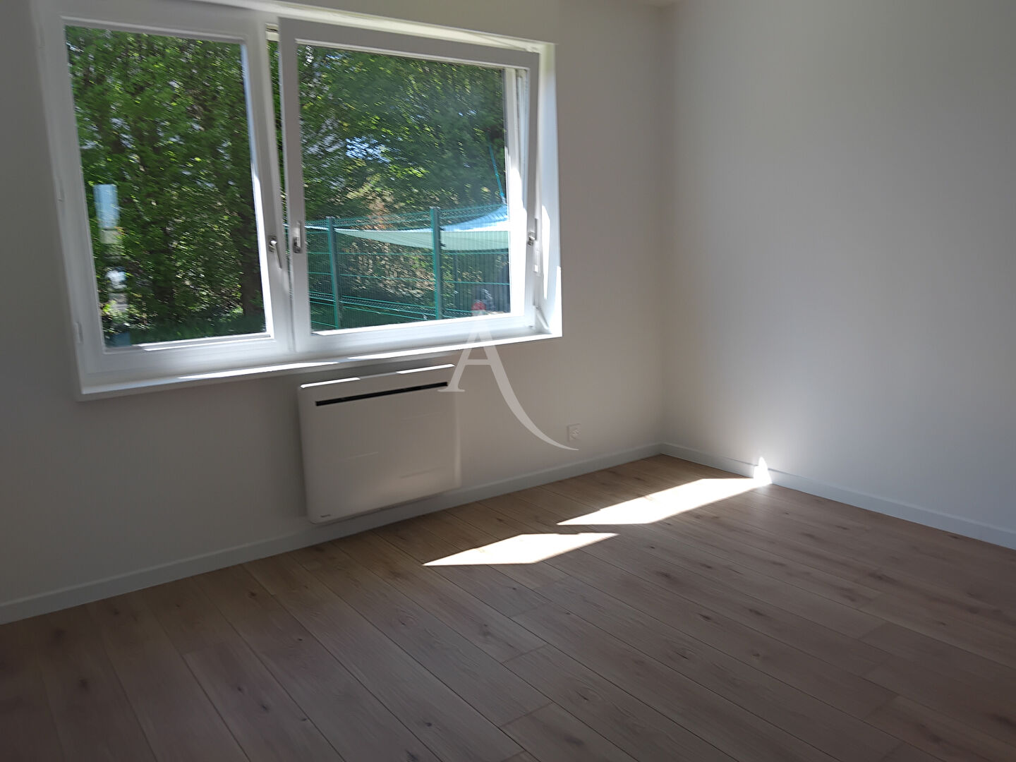 Photo A LOUER LOCAL DE PLAIN PIED proche d'un pôle petite enfance, idéal profession médicale,  paramédicale, bien être image 4/6