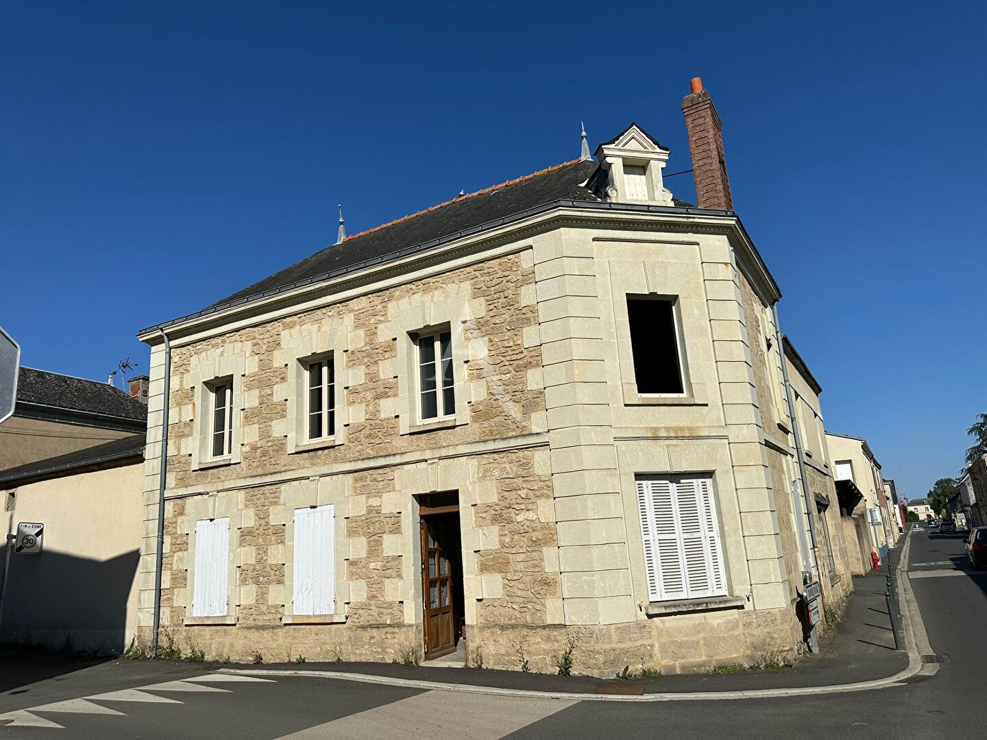 Photo Ensemble maison + ancienne boucherie SAINT GEORGES SUR LAYON image 2/6
