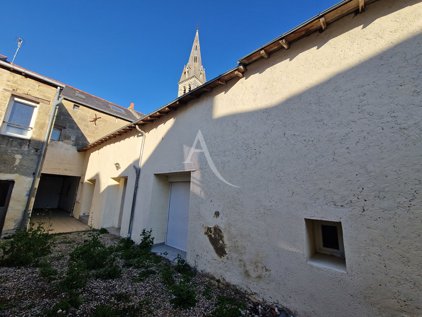 Photo A LOUER MAISON DE BOURG  AVEC COUR, PORCHE, ATELIER, A NUEIL SUR LAYON image 3/6