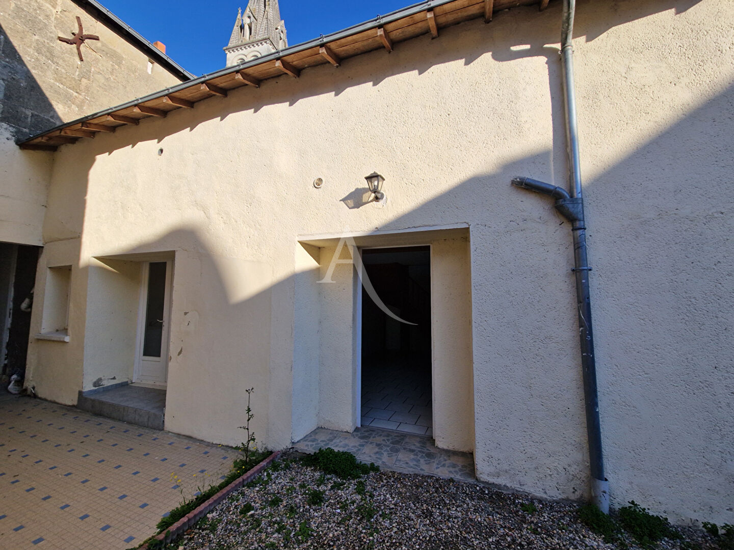 Photo A LOUER MAISON DE BOURG  AVEC COUR, PORCHE, ATELIER, A NUEIL SUR LAYON image 4/6