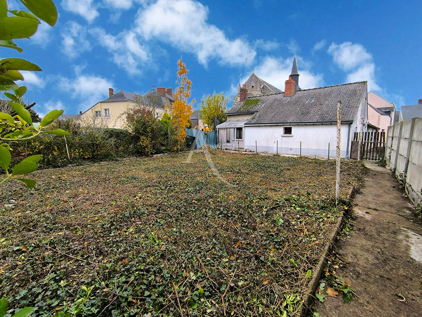 Photo Maison de bourg à rénover à Saint-Martin-du-Bois image 2/6
