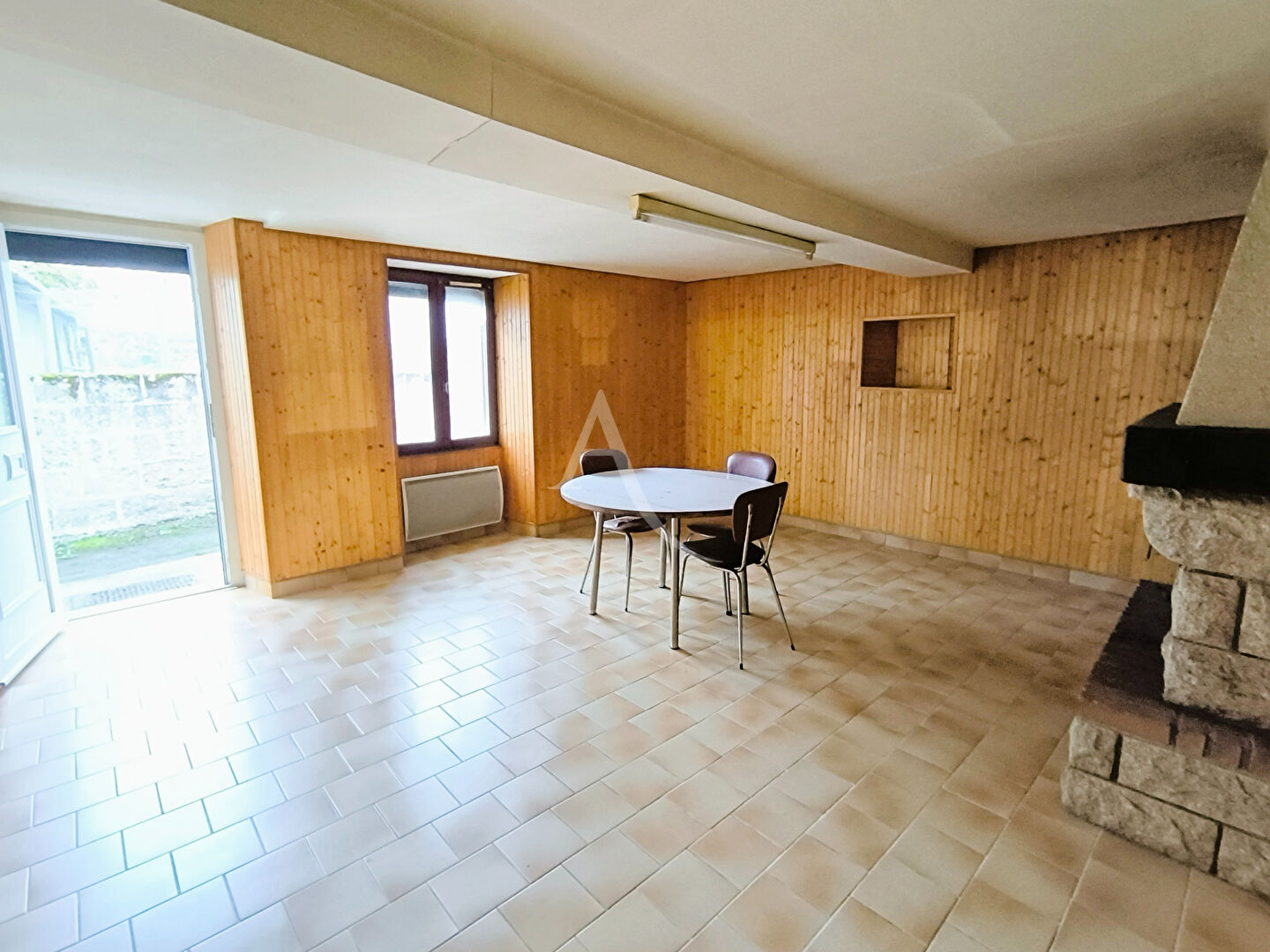 Photo Maison de bourg à rénover à Saint-Martin-du-Bois image 5/6