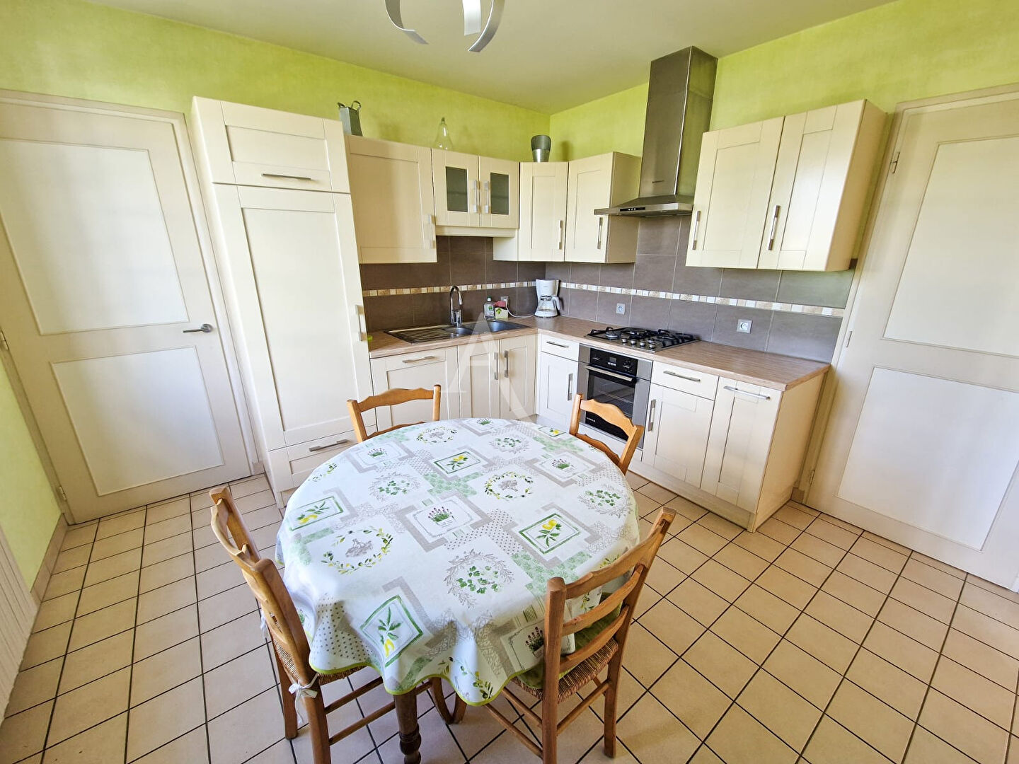 Maison familiale Doué En Anjou 175 m2.