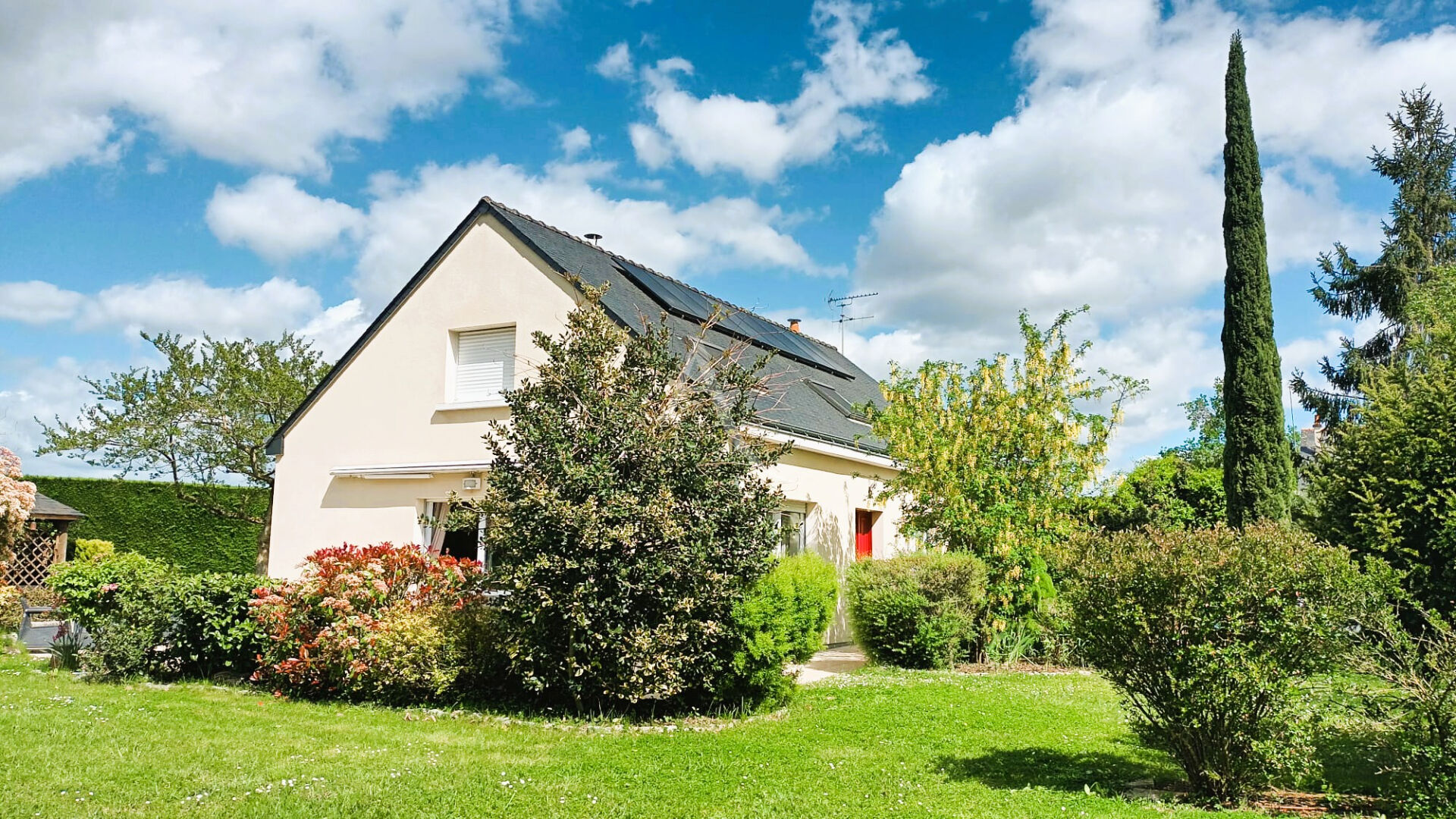 Maison familiale rare à la vente, à deux pas du Parc des Ardoisières et d'Angers