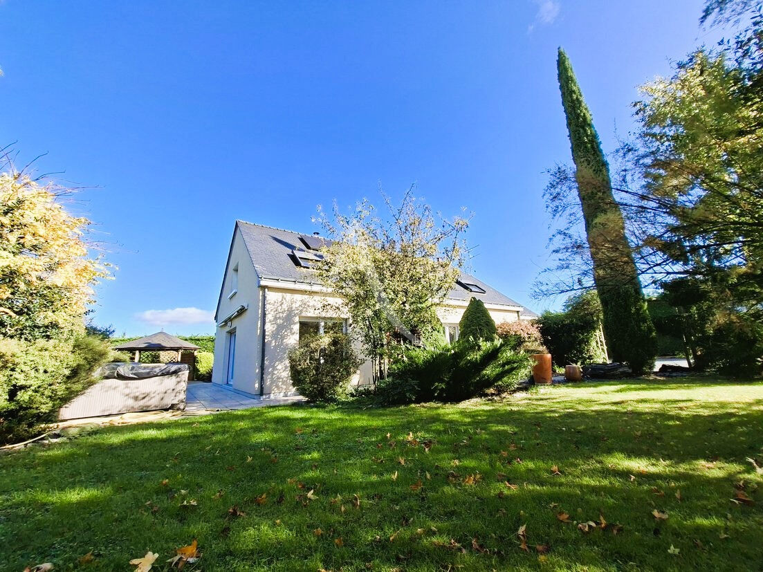 Photo Maison familiale rare à la vente, à deux pas du Parc des Ardoisières et d'Angers image 2/6