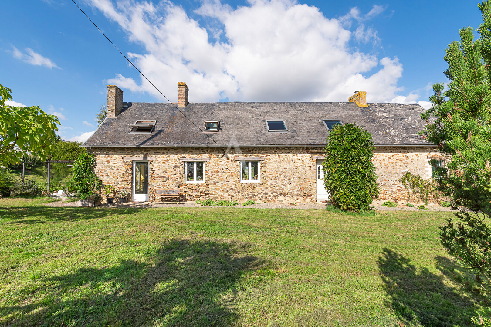 Longère en pierre St Denis D Anjou 8 pièce(s) 250 m2