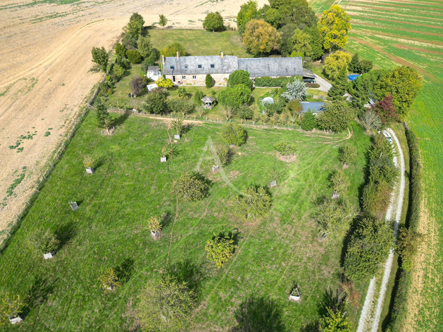 Longère en pierre St Denis D Anjou 8 pièce(s) 250 m2