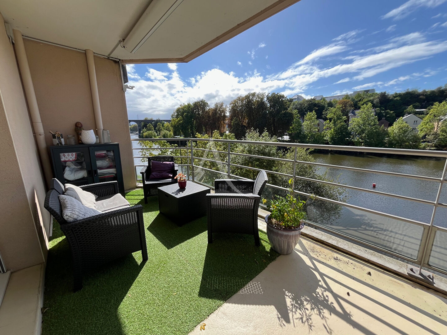 Photo Appartement Laval 3 pièce(s) 70m2 en bord de Mayenne avec terrasse, place de parking et cave image 3/6