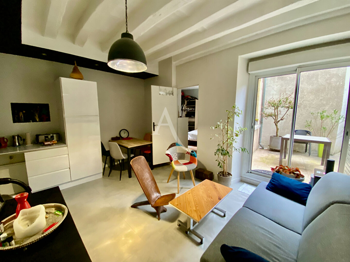 Appartement  rénové Type II place Saint-Imbach avec cour et cave