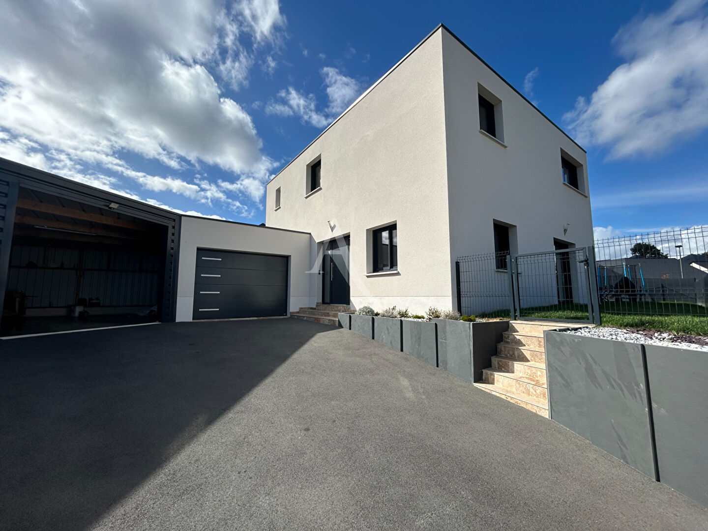 Agence immobilière de L'ADRESSE CHÂTEAU GONTIER