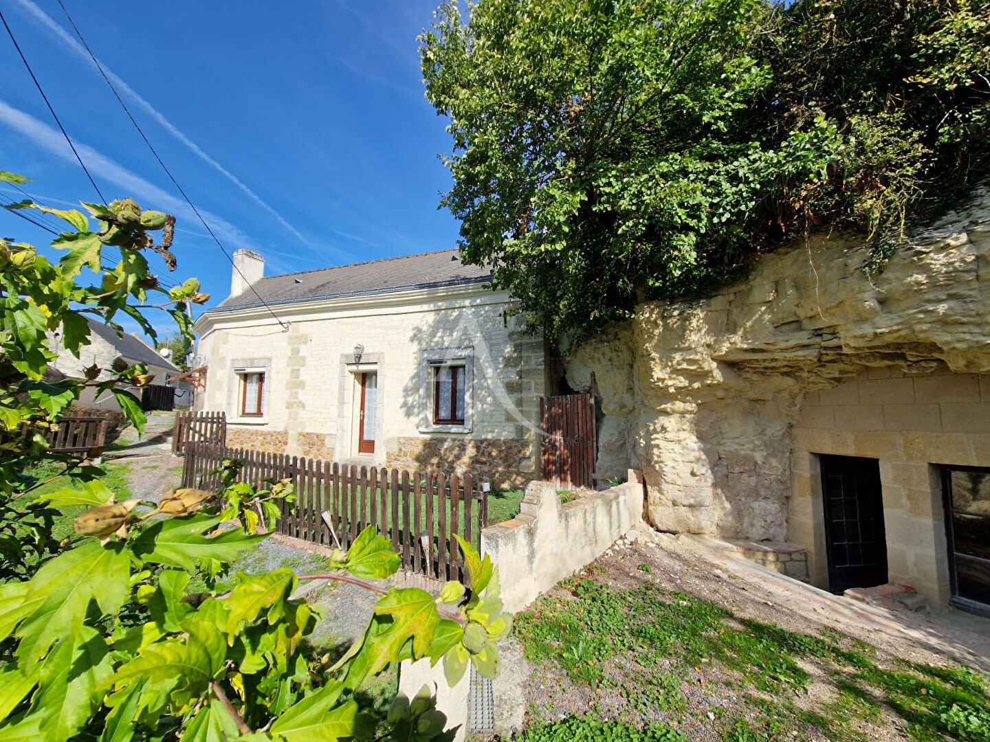 Maison ancienne à Louresse Rochemenier