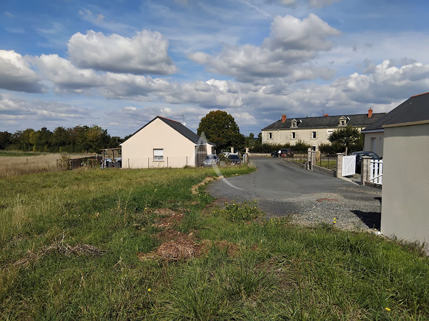 Photo Terrain constructible  à Louresse Rochemenier 851 m2 image 3/6