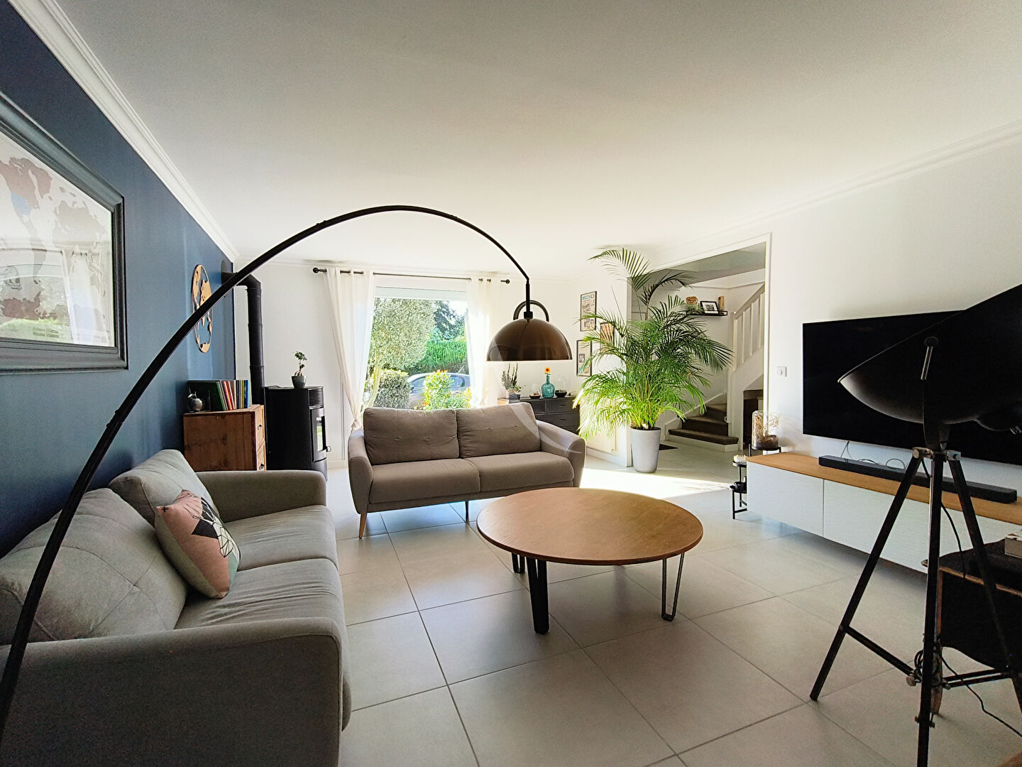 MAISON 5 CHAMBRES + UN BUREAU GARAGE ET JARDIN