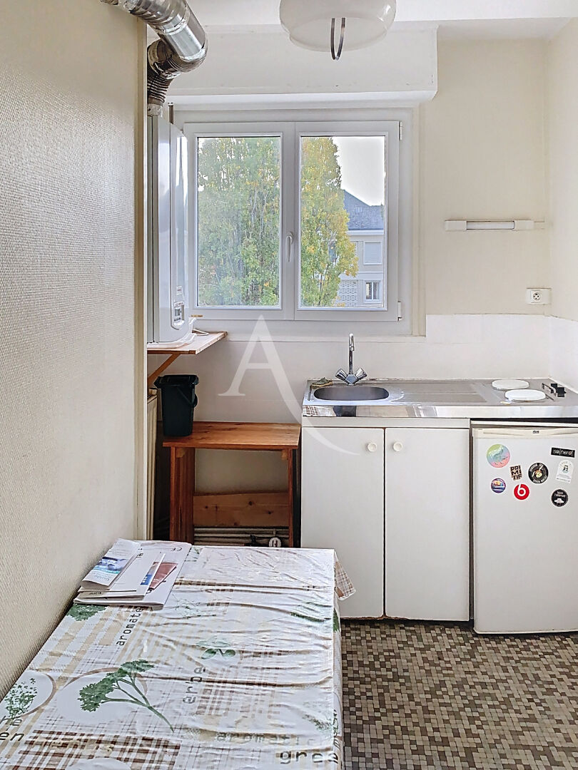 Photo T1 bis dernier étage avec vue sur parc et balcon Secteur gare image 3/6