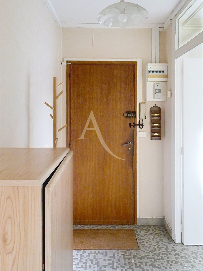 Photo T1 bis dernier étage avec vue sur parc et balcon Secteur gare image 5/6