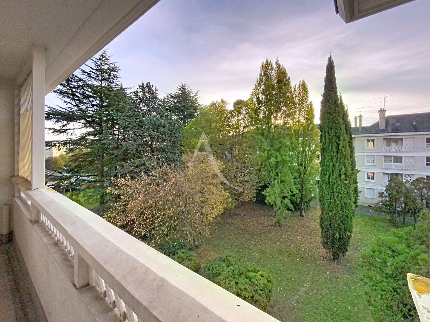 Photo T1 bis dernier étage avec vue sur parc et balcon Secteur gare image 6/6