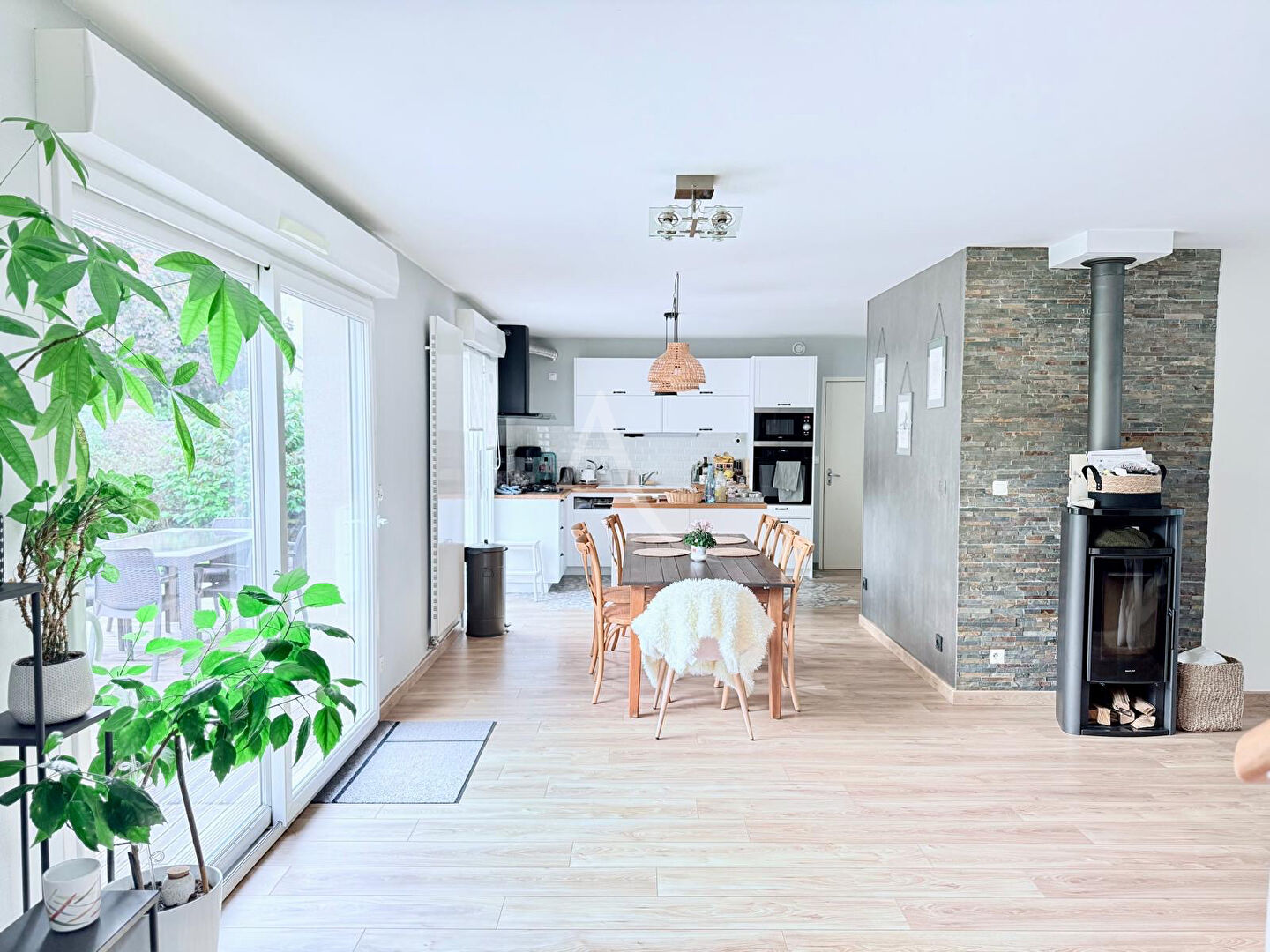 Photo Maison familiale 6 pièces  160 m²  Angers, quartier résidentiel proche Éventard image 2/6
