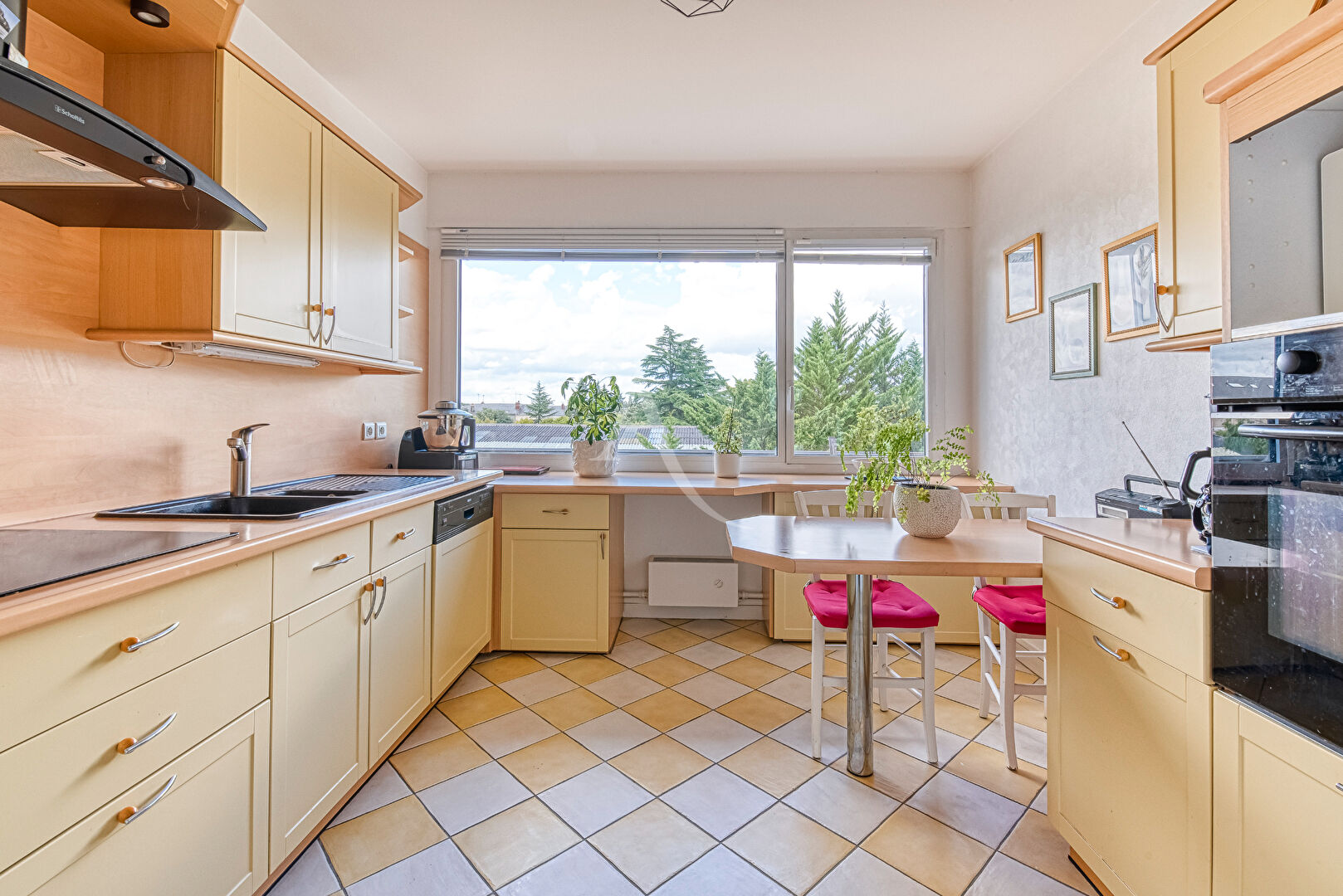 Photo Appartement T5 de 125m²  avec balcon, parking et cave image 2/6