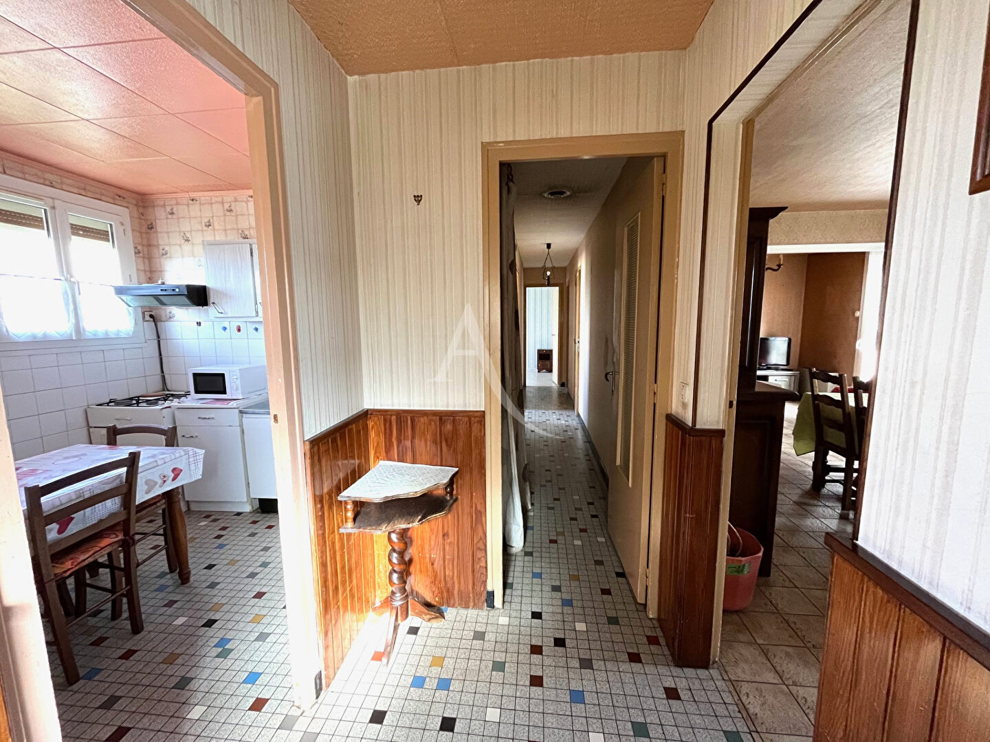 Photo Maison à fort potentiel à L'Huisserie, à seulement 300 mètres des commodités image 2/6