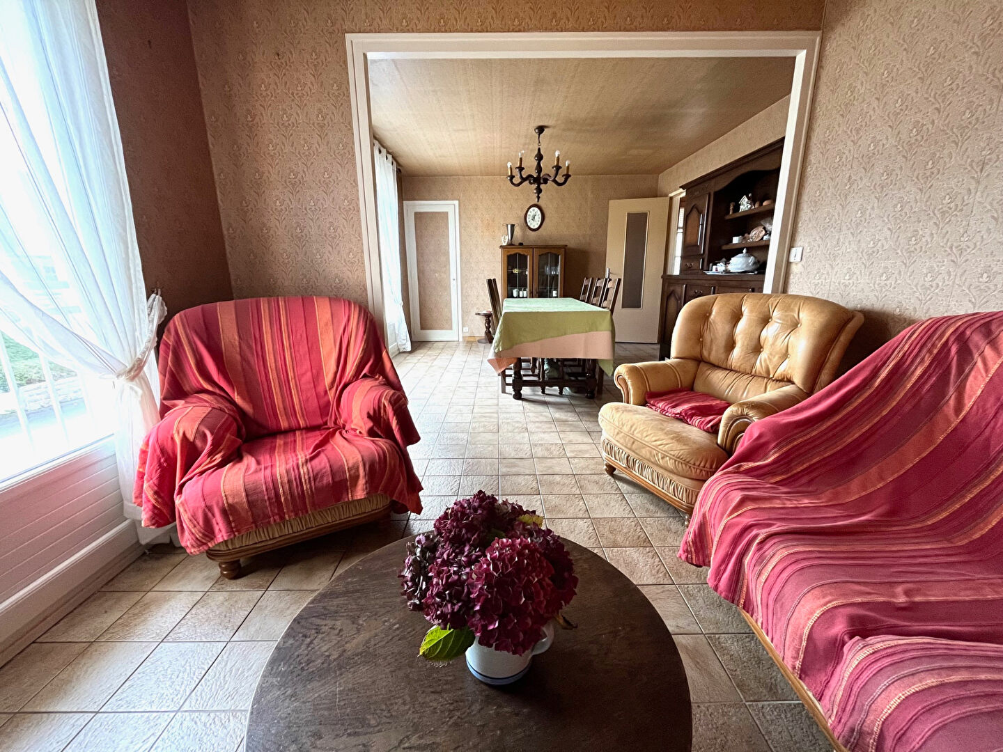 Photo Maison à fort potentiel à L'Huisserie, à seulement 300 mètres des commodités image 6/6