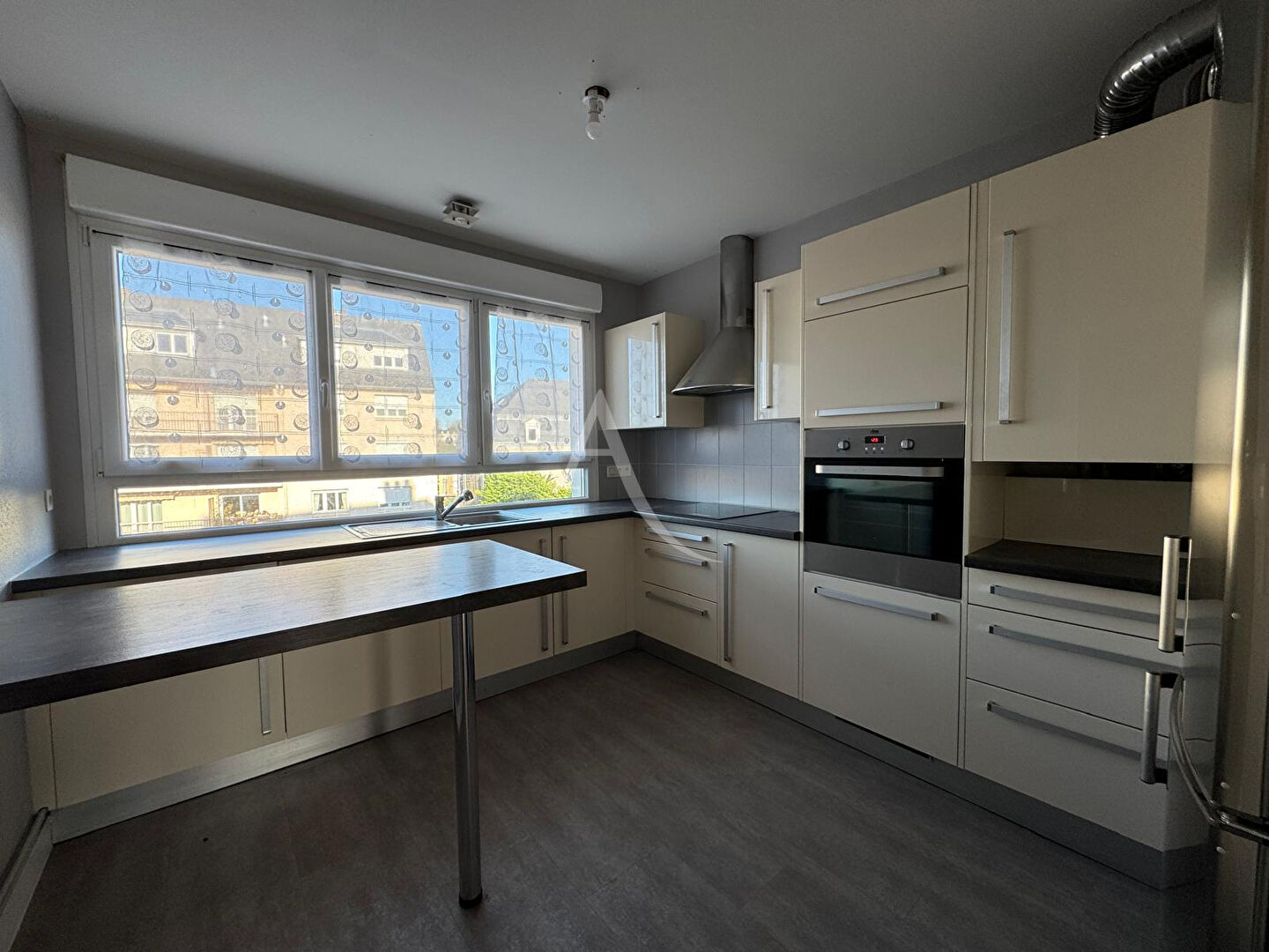 Photo Appartement Mayenne 4 pièce(s) 91 m2 image 5/6