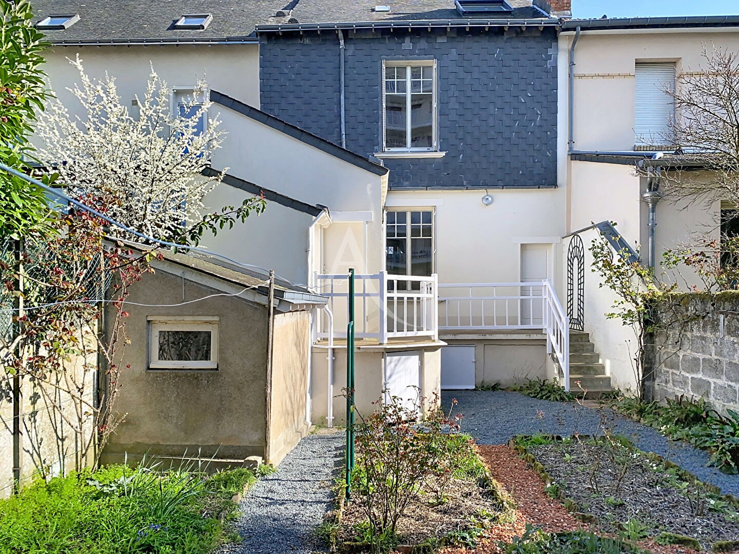 Agence immobilière de L'ADRESSE ANJOU-MAINE - L'Adresse Place du Lycee
