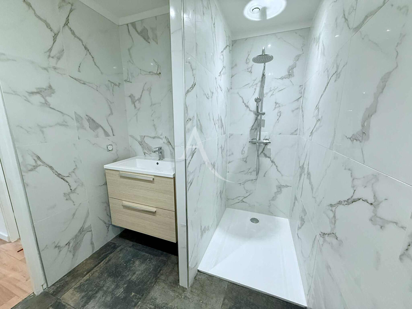 Photo A VENDRE - Loft  contemporain Angers - 5 pièces - 144 m2 image 4/6