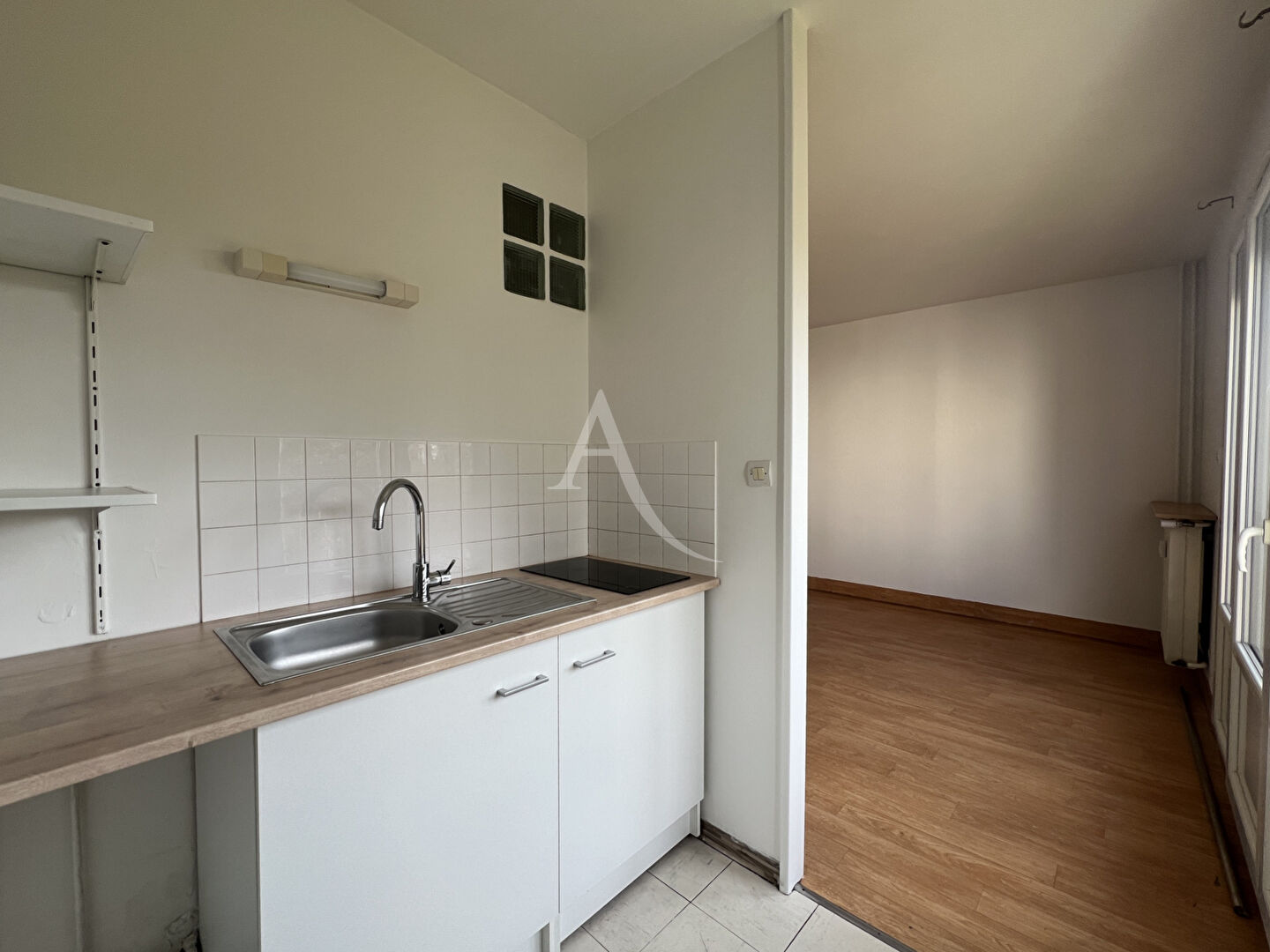 Photo A LOUER Angers T1 BIS 29.72 m²  (CHAUFFAGE ET EAU COMPRIS) image 1/6