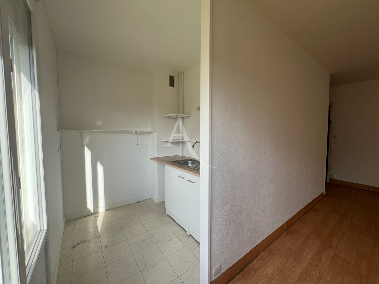 Photo A LOUER Angers T1 BIS 29.72 m²  (CHAUFFAGE ET EAU COMPRIS) image 2/6
