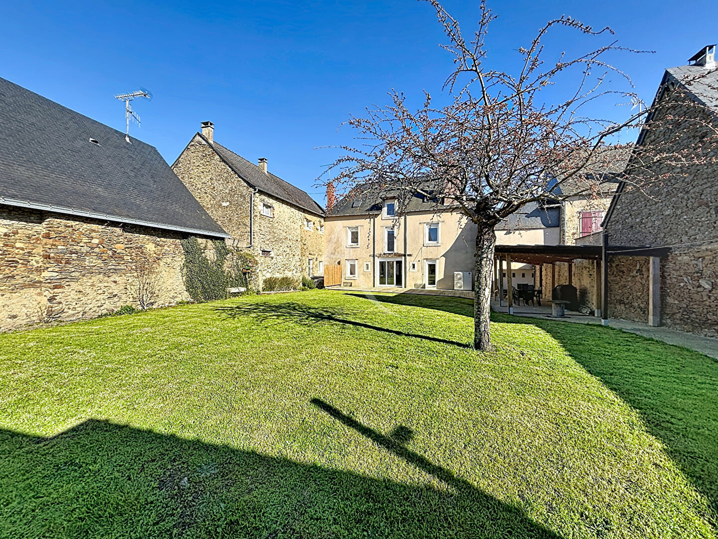 Agence immobilière de L'ADRESSE CHÂTEAU GONTIER