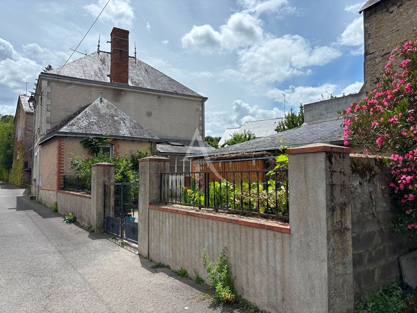 Agence immobilière de 
 L'ADRESSE 49 - L'ADRESSE CHALONNES SUR LOIRE 
