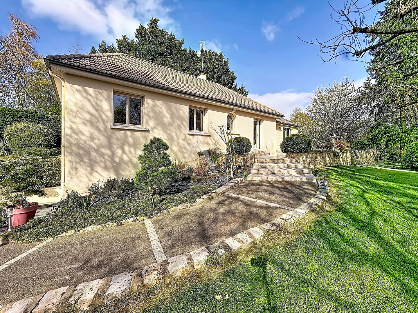 Agence immobilière de L'ADRESSE CHÂTEAU GONTIER