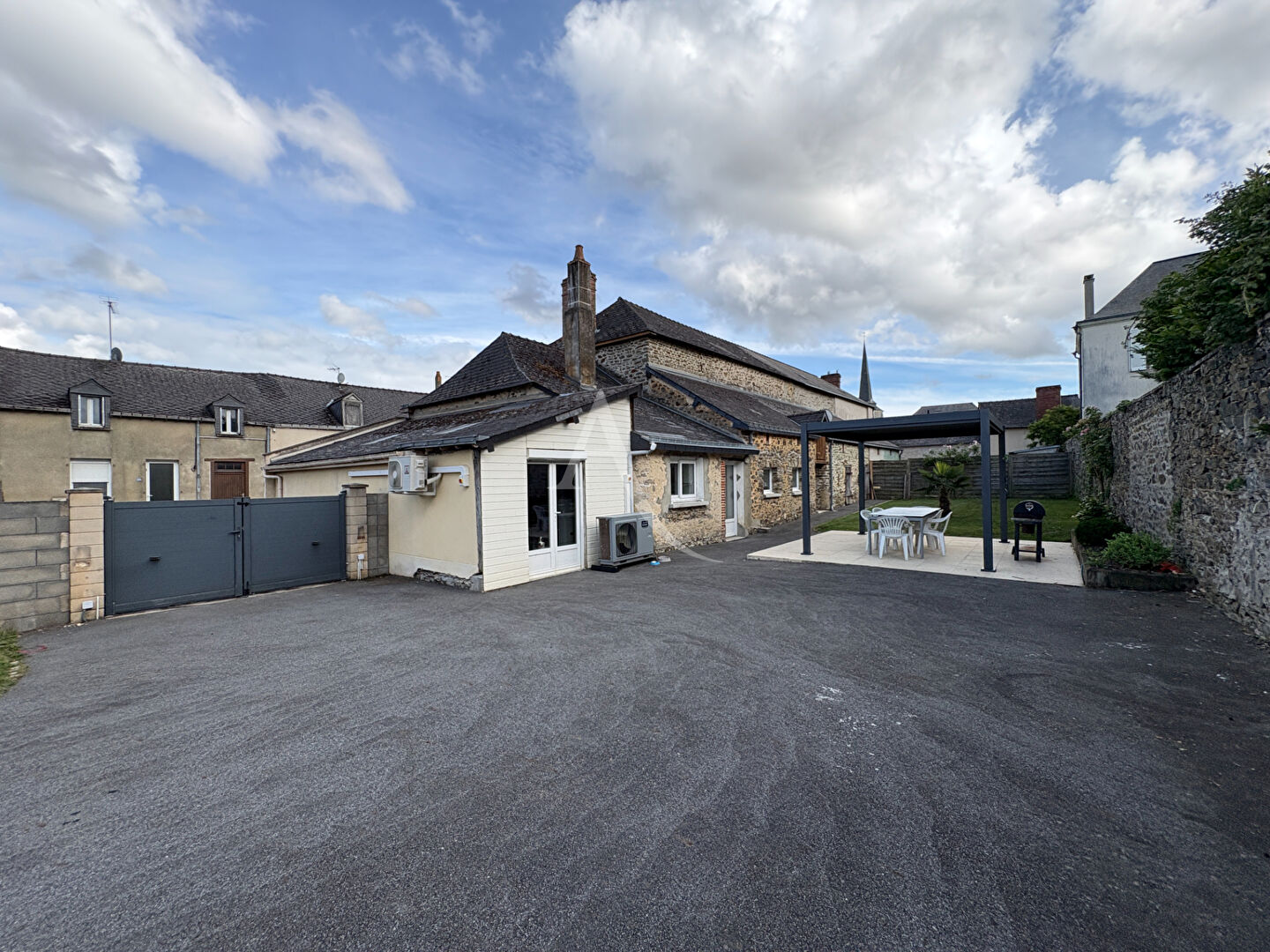 Agence immobilière de L'ADRESSE CHÂTEAU GONTIER