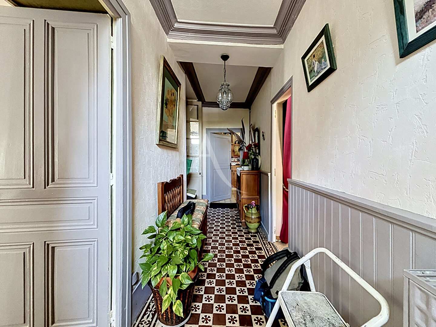 Agence immobilière de L'ADRESSE CHÂTEAU GONTIER
