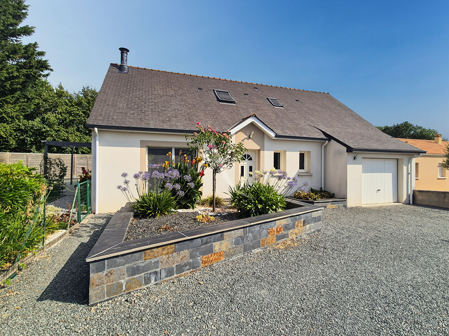Agence immobilière de 
 L'ADRESSE 49 - L'ADRESSE CHALONNES SUR LOIRE 
