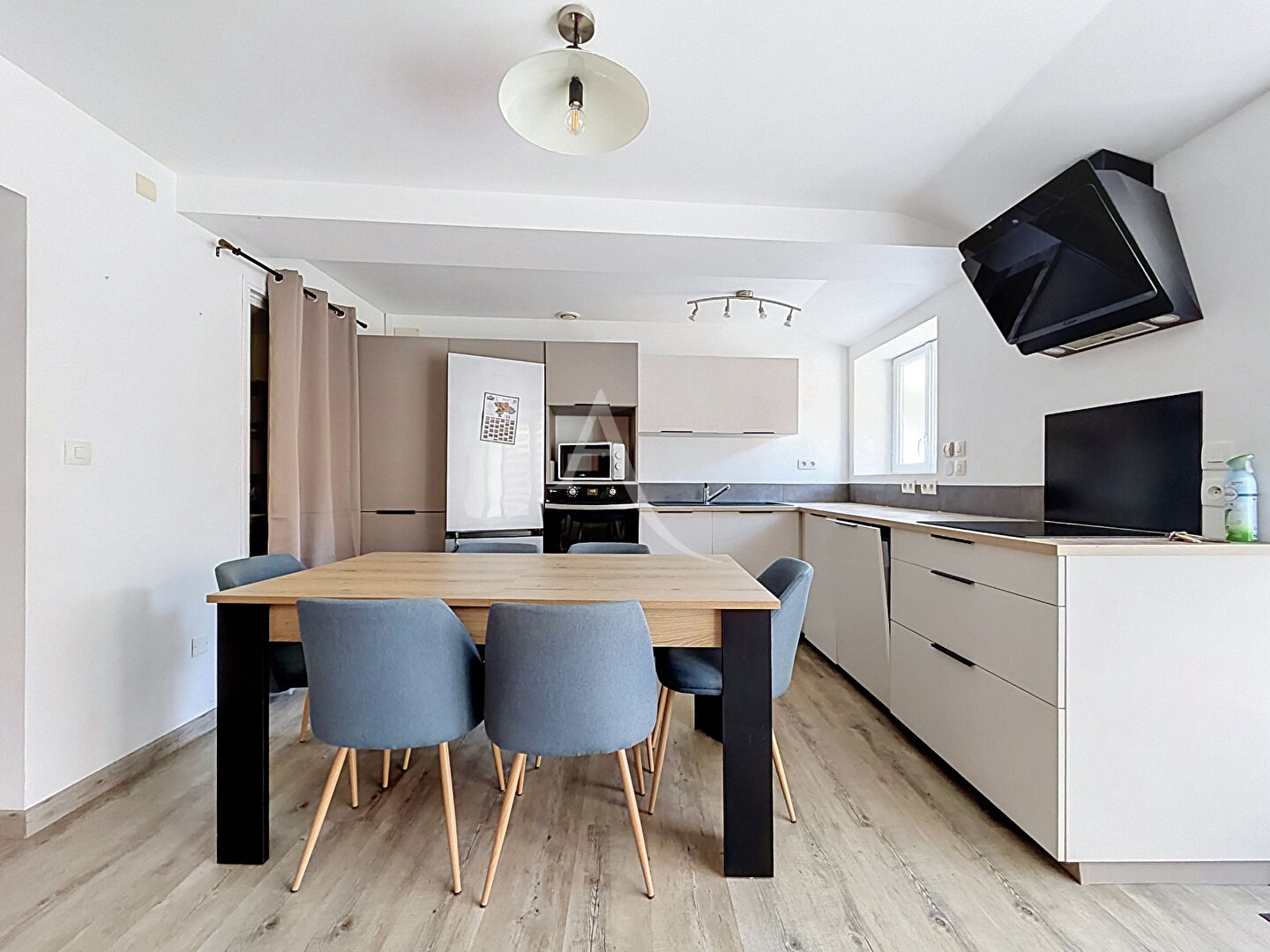 Agence immobilière de 
 L'ADRESSE 49 - L'ADRESSE CHALONNES SUR LOIRE 
