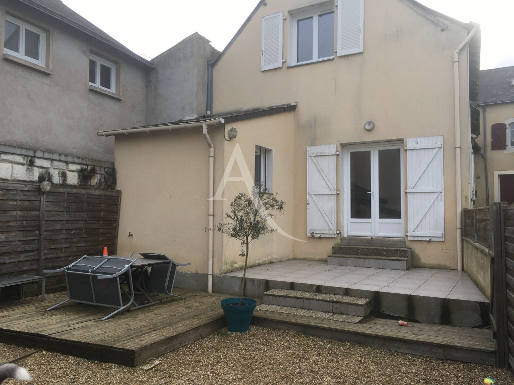 A LOUER LE LION D'ANGERS Bel Appt T2 de 54 m2 avec cour