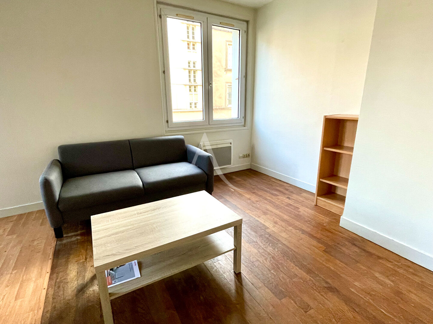 Photo RUE LIONNAISE - T3 MEUBLE - DISPONIBLE LE 03/11 image 1/6