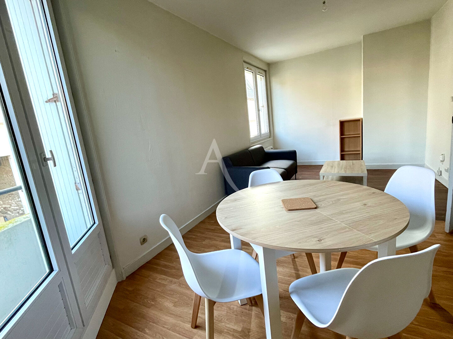 Photo RUE LIONNAISE - T3 MEUBLE - DISPONIBLE LE 03/11 image 4/6
