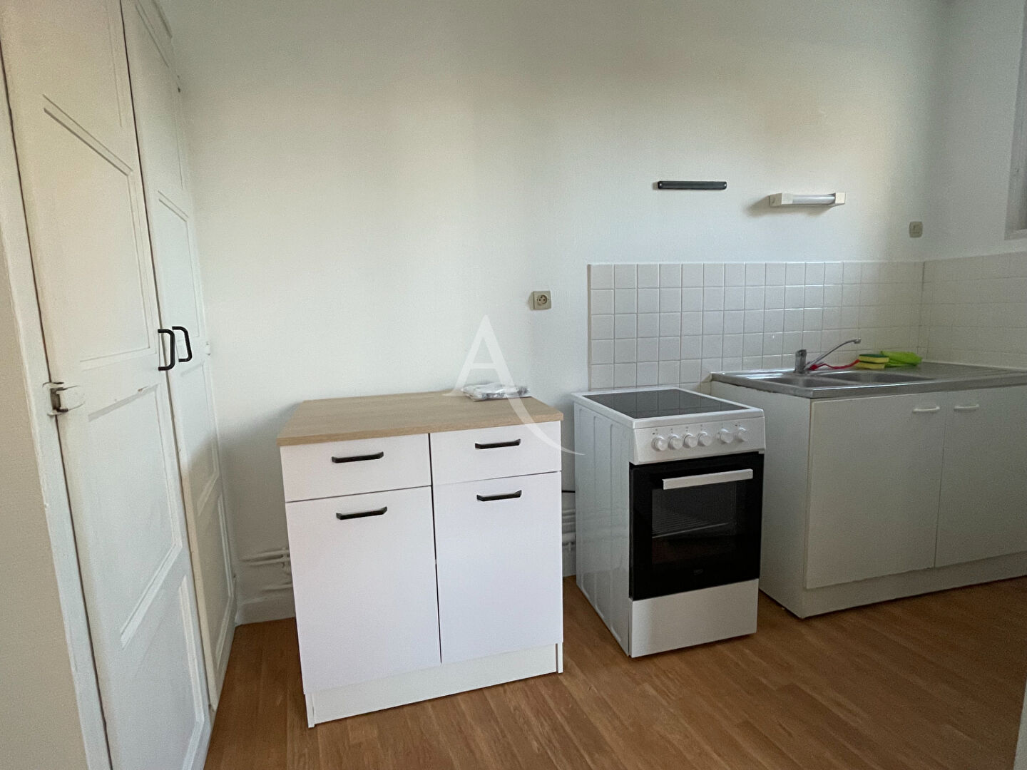 Photo RUE LIONNAISE - T3 MEUBLE - DISPONIBLE LE 03/11 image 5/6