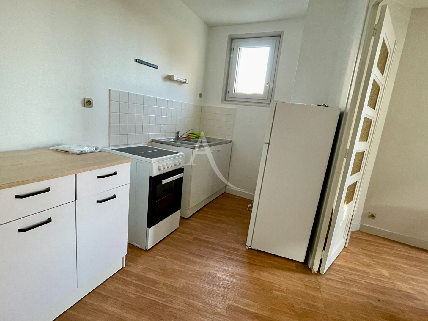 Photo RUE LIONNAISE - T3 MEUBLE - DISPONIBLE LE 03/11 image 6/6