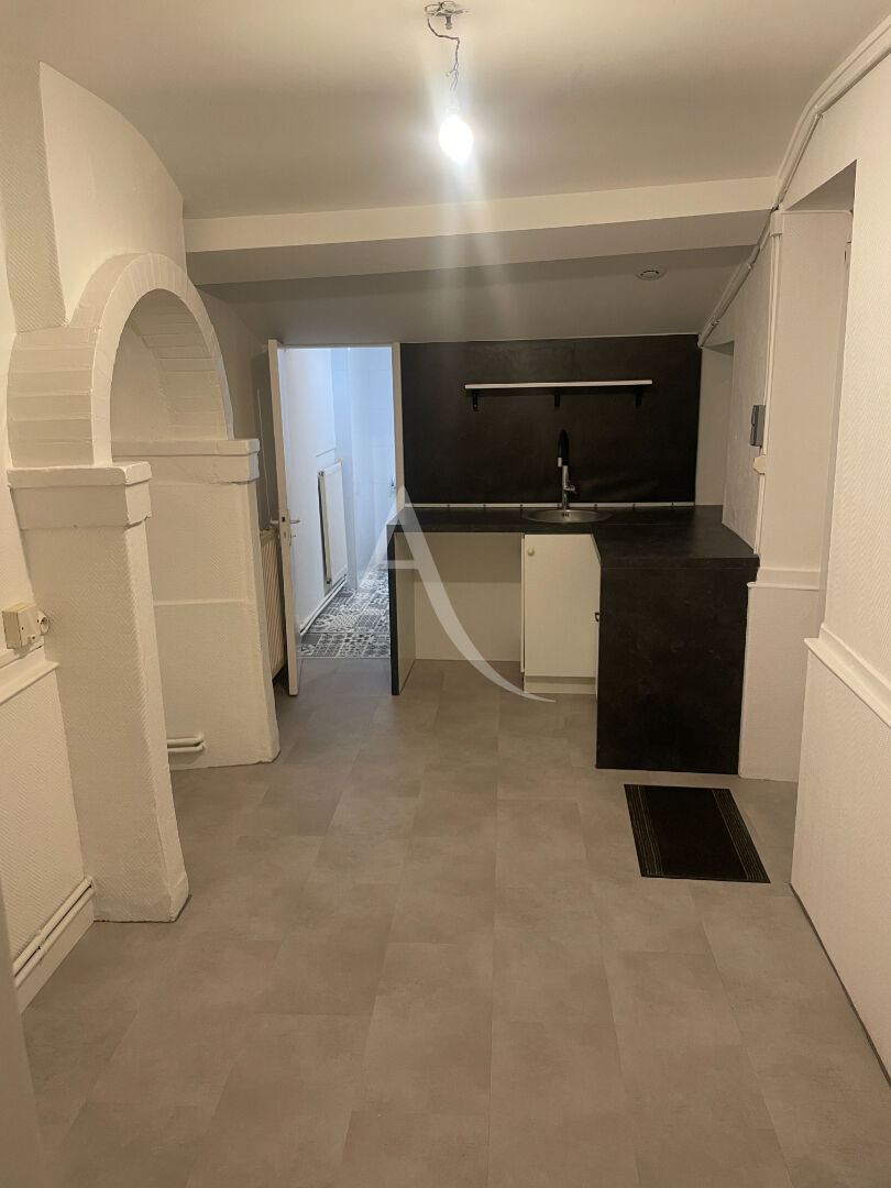 Photo A LOUER LE LION D'ANGERS Appt T4 de 92 m2 avec petite cour fermée image 4/6