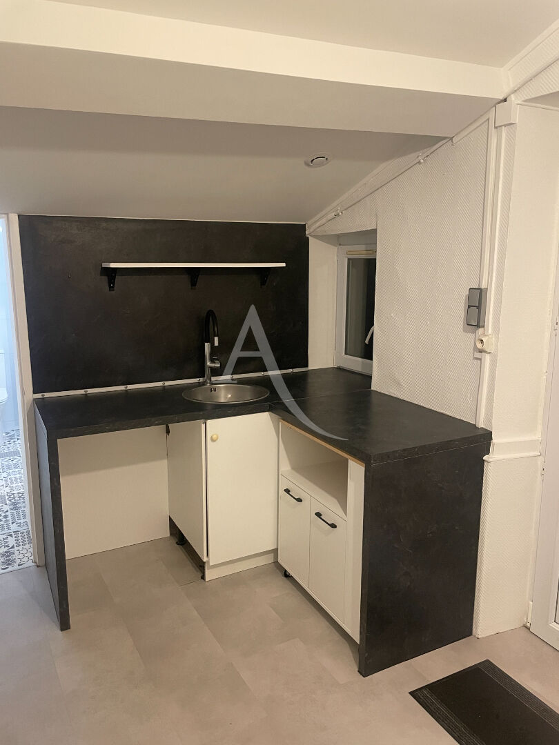 Photo A LOUER LE LION D'ANGERS Appt T4 de 92 m2 avec petite cour fermée image 5/6