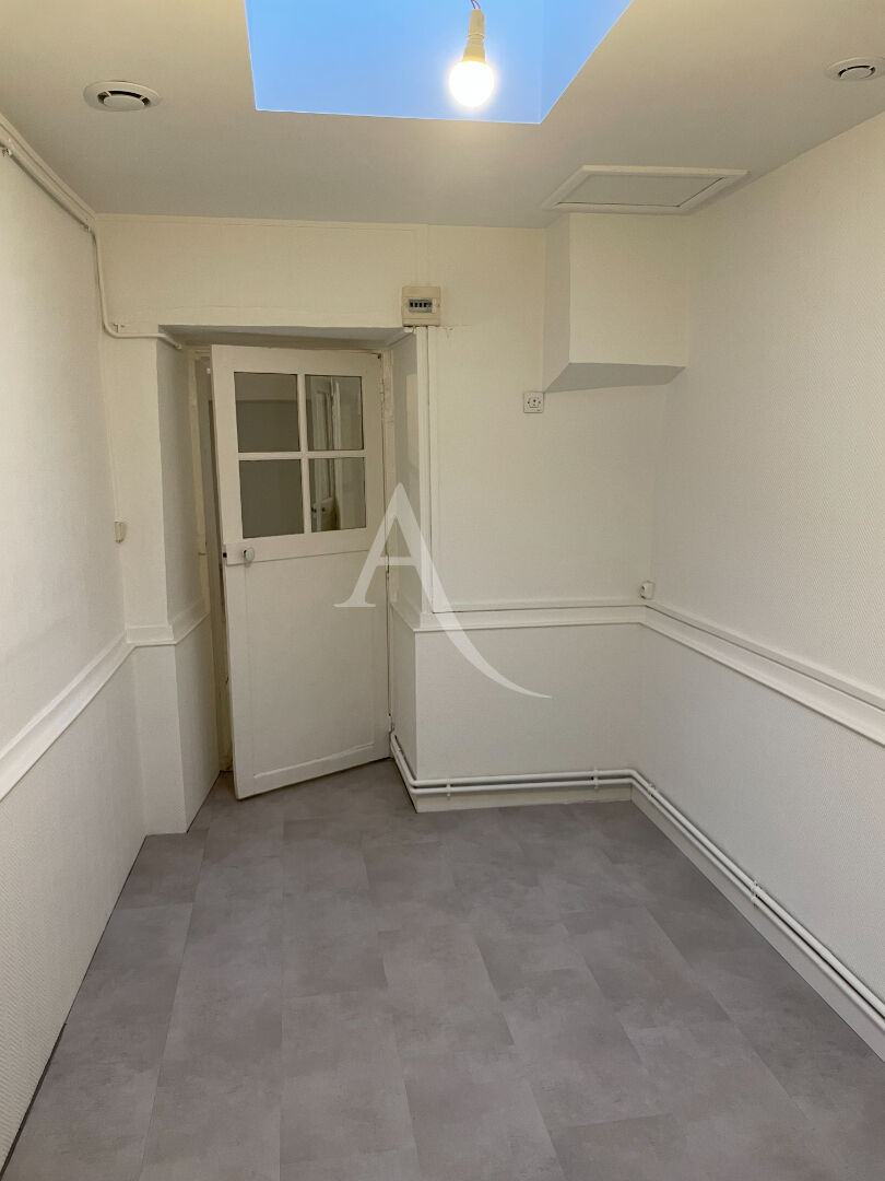 Photo A LOUER LE LION D'ANGERS Appt T4 de 92 m2 avec petite cour fermée image 6/6