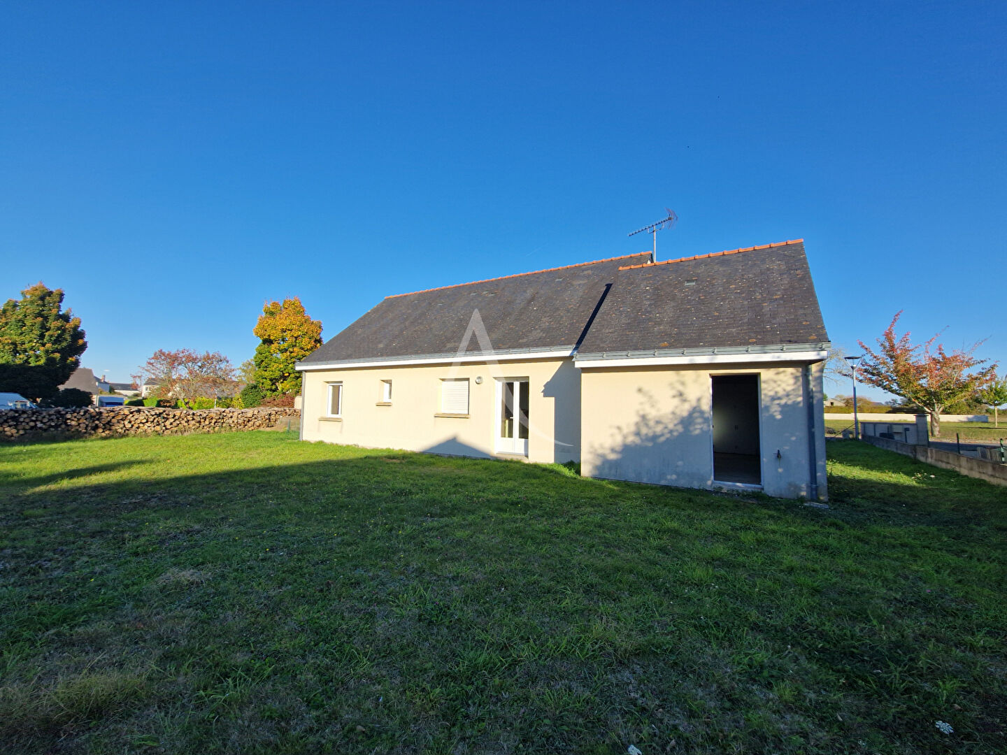 A LOUER MAISON RECENTE T4 DE PLAIN PIED A AMBILLOU CHATEAU