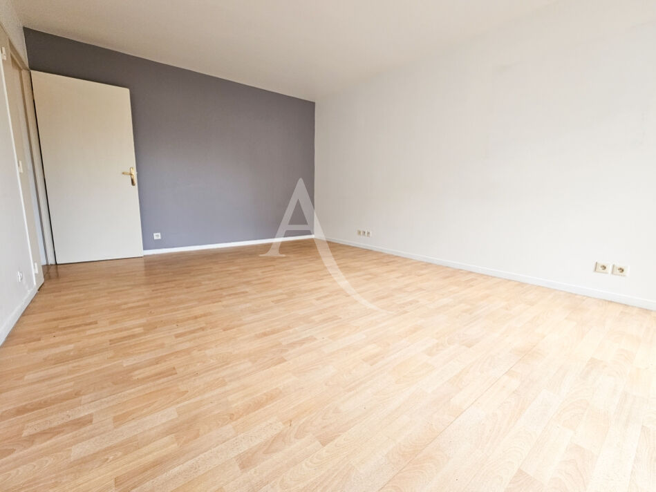 Photo A LOUER T3 61m² + BALCON + PARKING + CAVE - CERGY LE HAUT image 2/6