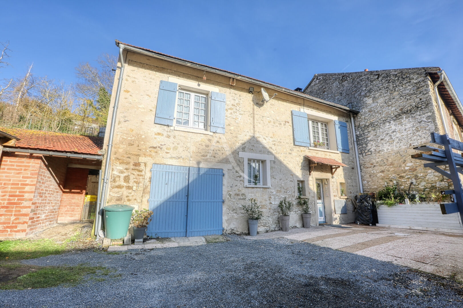 Agence immobilière de L'Adresse BOILLET IMMOBILIER - BOILLET IMMOBILIER / CHARS