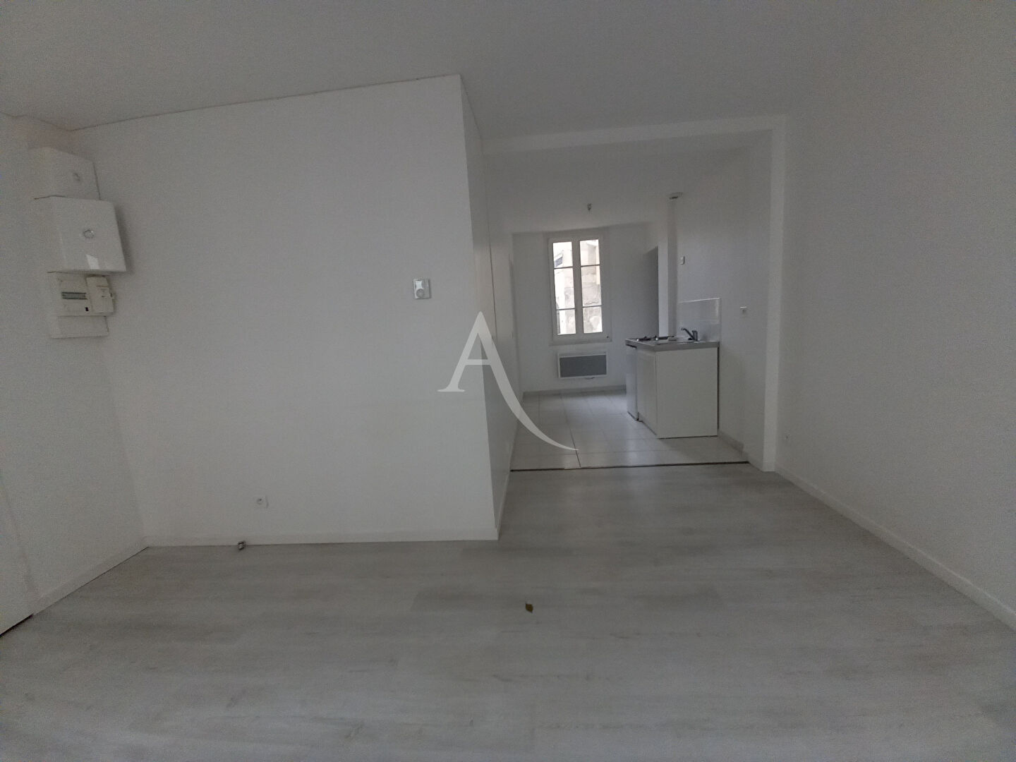 Photo T2 32m²  + PARKING - CENTRE VILLE MAGNY EN VEXIN image 2/6