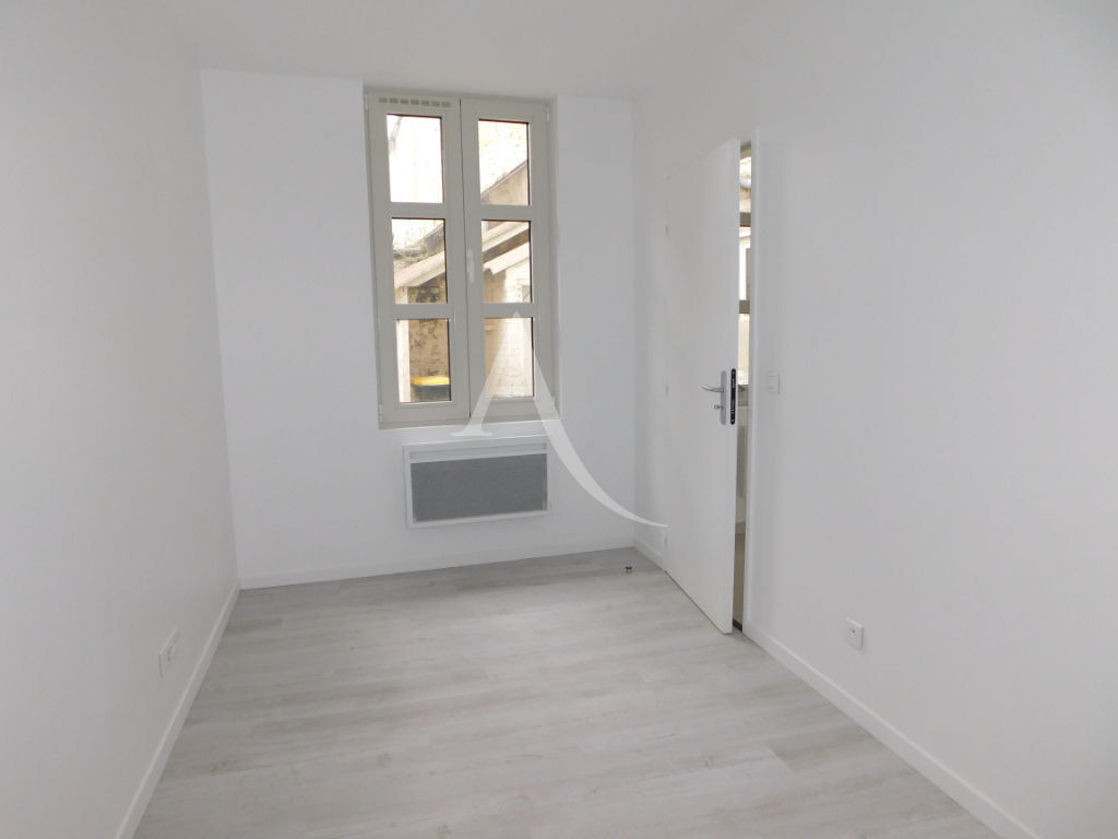 Photo T2 32m²  + PARKING - CENTRE VILLE MAGNY EN VEXIN image 4/6